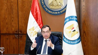 الملا يوجه شركات البترول بتوفير منتجات التعقيم والتطهير للجمهور لمواجهة فيروس كورونا
