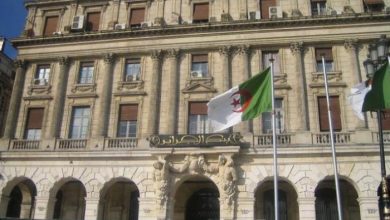 الجزائر تنوى بيع حصص في البنوك والشركات الحكومية،