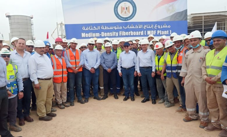 تفاصيل زيارة وزير البترول لمشروع مصنع انتاج الالواح الخشبية بمدينة إديكو