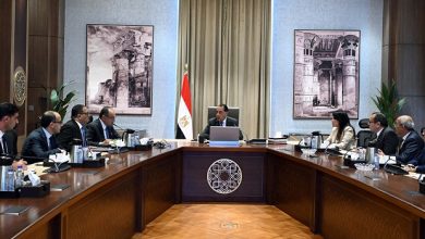 مدبولي يراجع مع وزير قطاع الأعمال