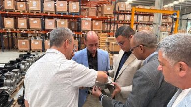 وزير الإسكان يزور مصنع "Hydroo" بإسبانيا