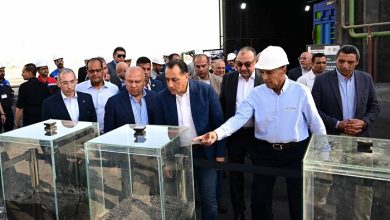 رئيس الوزراء يتفقد مراحل الإنتاج