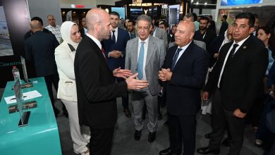 وزير الصناعة والنقل يتفقد قاعة شركات