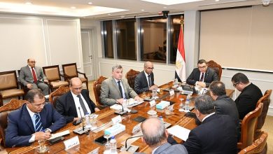 وزير الإسكان يتابع آخر مستجدات المشروعات