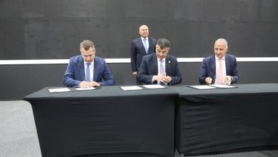 كامل الوزير يشهد توقيع عقد