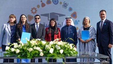وزيرة التخطيط ووزير الشباب يشهدان