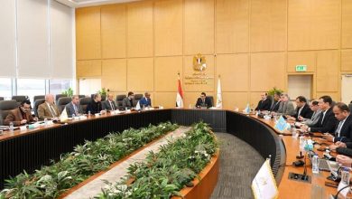 وزير الإسكان يعقد اجتماعا لمتابعة