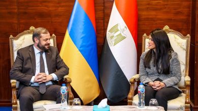 وزيرة التخطيط تعقد مباحثات
