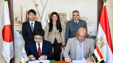 المشاط وربيع يشهدان توقيع اتفاق