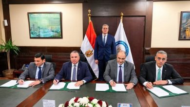 وزير البترول يشهد توقيع عقد