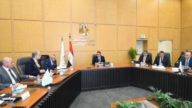 وزير الإسكان يتابع موقف