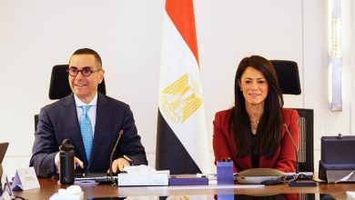 وزيرا التخطيط والاستثمار يبحثان