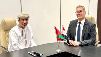 بدوى يبحث مع نظيره العمانى