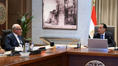 مدبولي يتابع مشروعات "العربية للتصنيع": تسليم 10 قطارات وبدء إنتاج 7 آلاف سيارة سنوياً