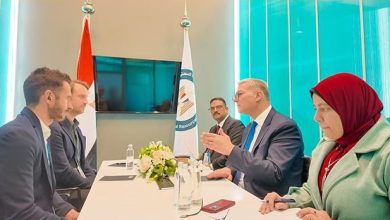بدوي يبحث مع باريك جولد