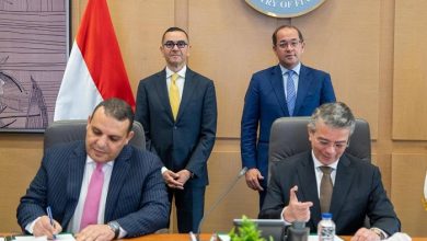 وزيرا المالية والاستثمار يشهدان توقيع