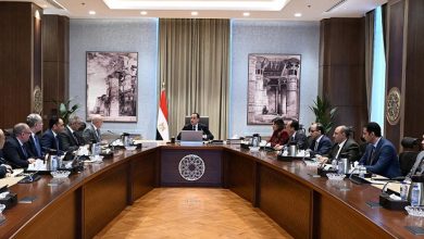 رئيس الوزراء يتابع الموقف التنفيذي