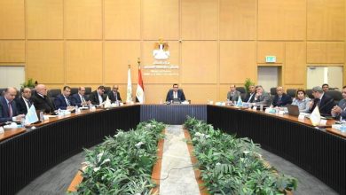 وزير الإسكان يتابع الموقف التنفيذي