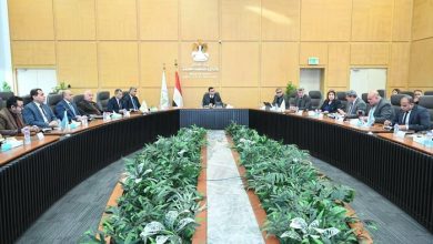 وزير الإسكان يتابع الموقف التنفيذي