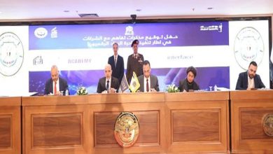 وزير الاتصالات يوقع مذكرات