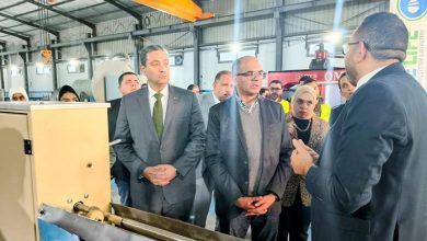 نائب وزير الإسكان يتفقد مصنعا