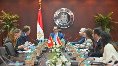 وزير الاستثمار يلتقي السفير السويسري
