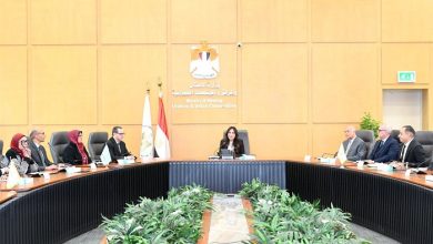 وزيرة الإسكان تتابع مستجدات ملفات