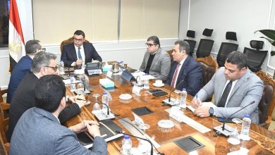 وزير الإسكان يعقد اجتماعا لمتابعة