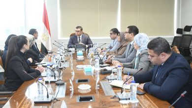 وزير الإسكان يبحث تعزيز التعاون
