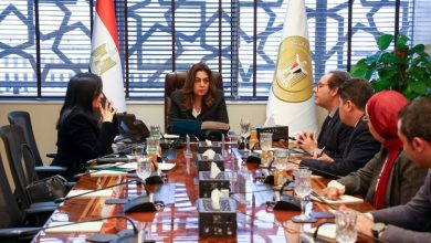 عوض تبحث دعم تمويل مشروعات