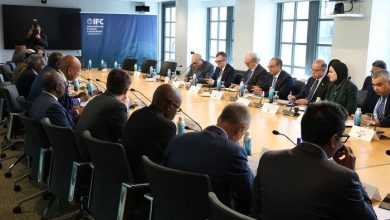 محمد فريد يبحث مع مؤسسة التمويل