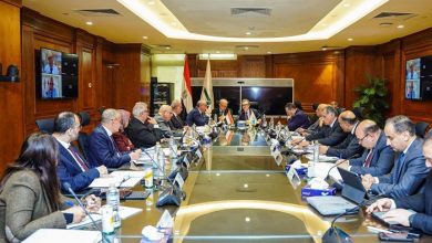 وزير التخطيط يرأس اجتماعا