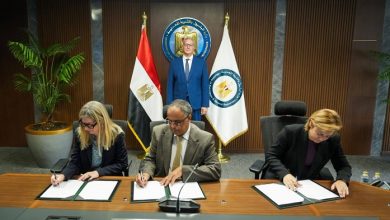 كريم بدوي يشهد توقيع اتفاقية