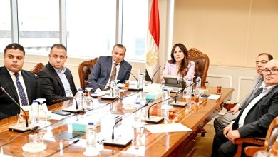 وزيرة الإسكان تتابع موقف مشروعات