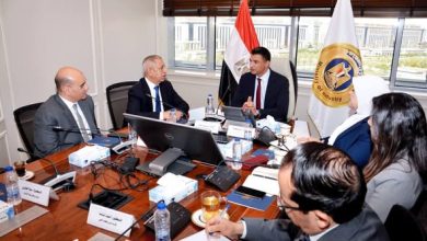 وزير الصناعة يبحث مع الأكاديمية