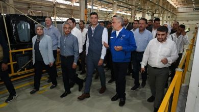 وزير الصناعة يتفقد مصانع