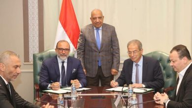 شهد الدكتور محمود عصمت، وزير الكهرباء والطاقة المتجددة، اليوم الإثنين، بمقر الوزارة في العاصمة الإدارية الجديدة، مراسم توقيع بروتوكول تعاون