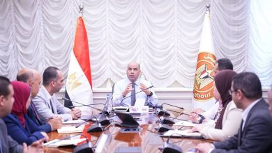 وزير العمل يوجه بسرعة الانتهاء