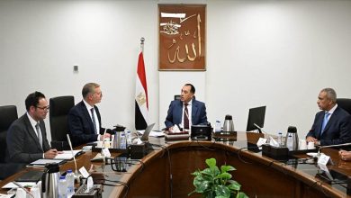 مدبولي يتابع مع وزير البترول