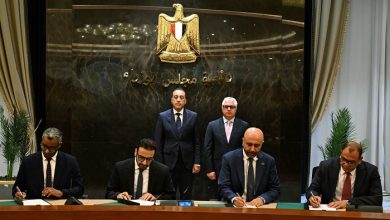 مدبولي يشهد توقيع 3 عقود
