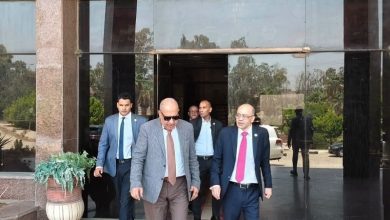 وزير الكهرباء يتابع مشروعات