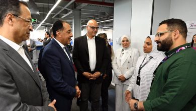 رئيس الوزراء يختتم جولته بالإسكندرية بتفقد شركة "تيلي بيرفورمانس" الفرنسية