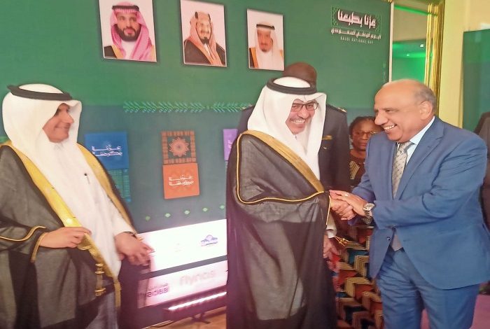وزير الكهرباء يشارك في احتفال