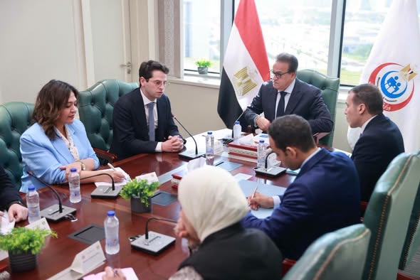 صحة مصر و«إيرباص» تبحثان الشراكة لتطوير منظومة الإسعاف الجوي واستقدام طائرتين مجهّزتين
