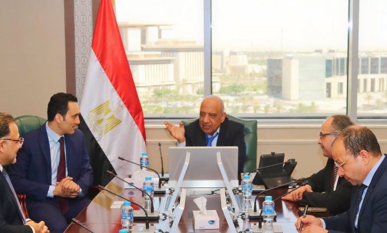 وزير الكهرباء يستعرض مع "هيدروفولتا" البلجيكية تكنولوجيا تحلية المياه واستخلاص المعادن