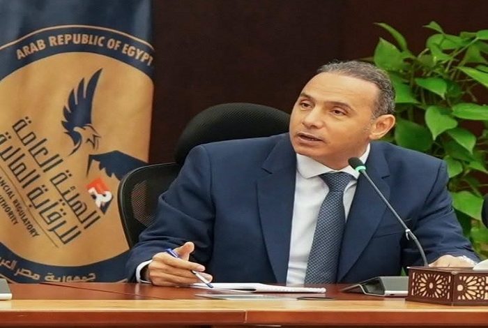 إسلام عزام يصدر نموذج