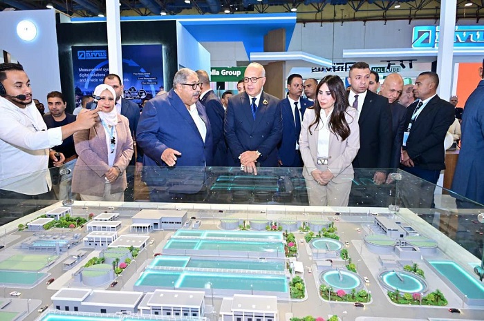وزيرا الإسكان والري يطلعان