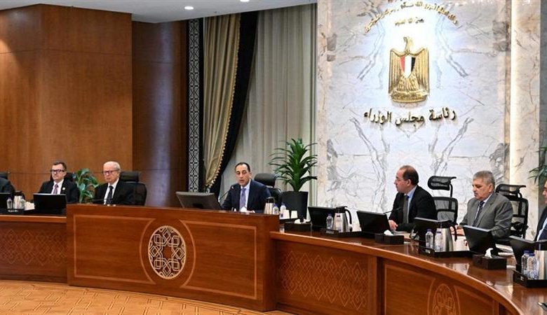 مدبولي يبحث إدارة الدين