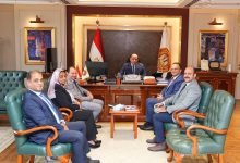 وزير العمل يبحث مع رئيس